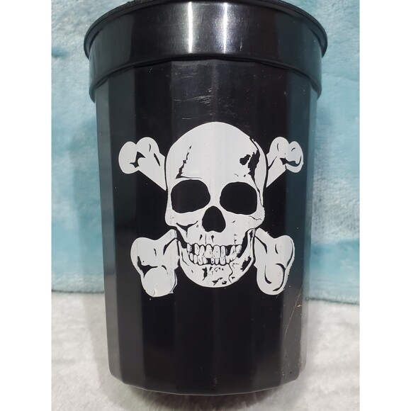 10 oz Plastic Skull And Cross Bones Halloween Cup - Picture 2 of 4